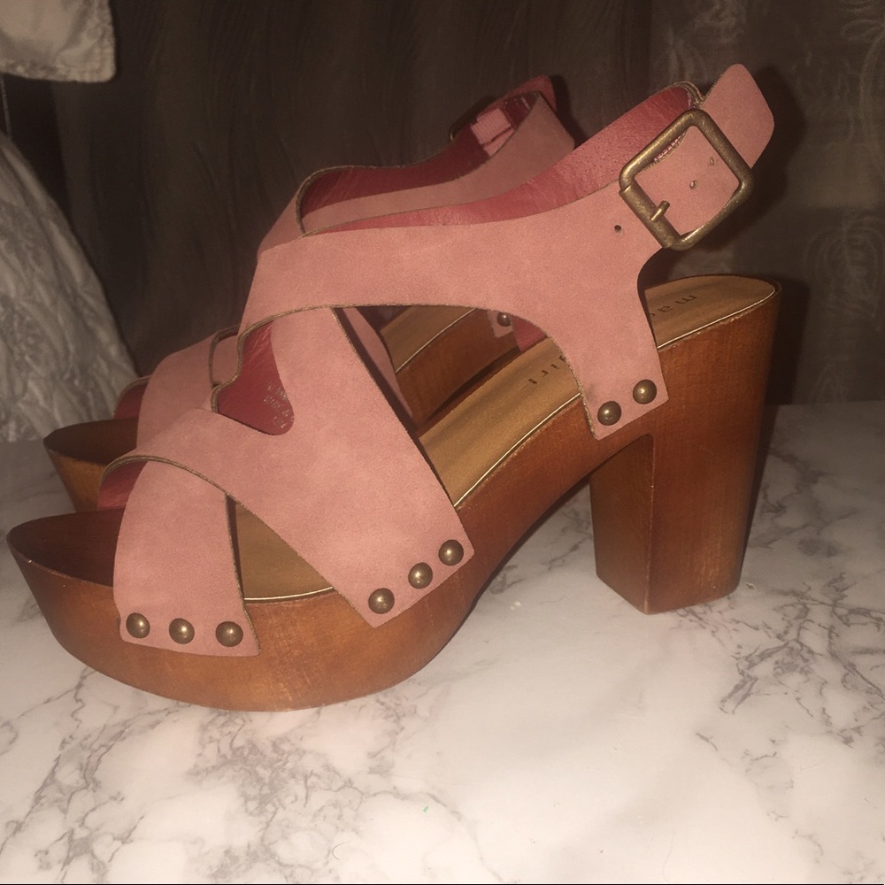 Madden girl -crisscross strap block heels